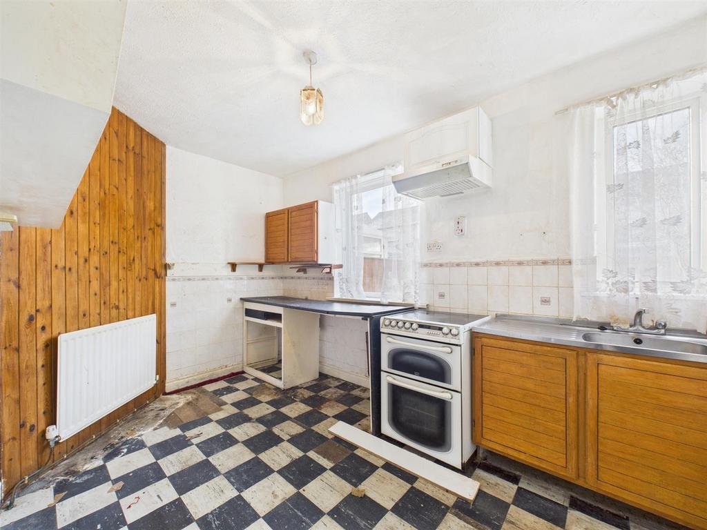 Kitchen 2.jpg