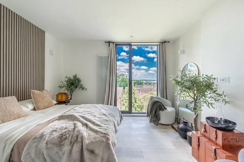 Studio to rent, Greenhill Way, Harrow, HA1