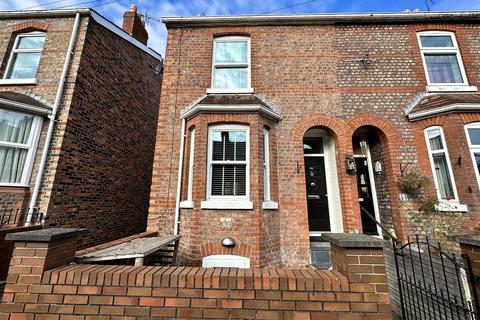 3 bedroom terraced house to rent, Borough Road, Altrincham