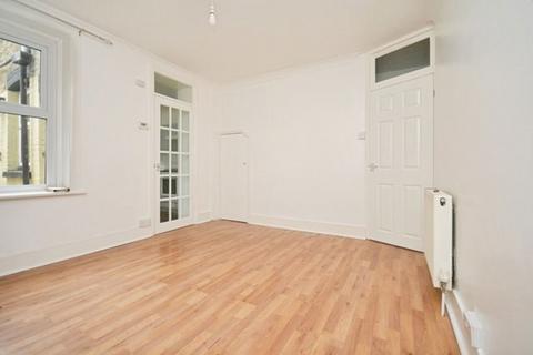 2 bedroom maisonette to rent, Crecent Road, Margate, CT9 5AP