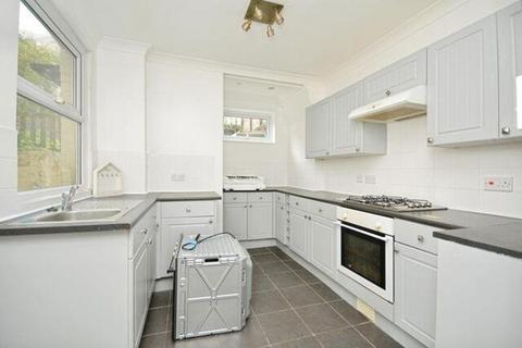 2 bedroom maisonette to rent, Crecent Road, Margate, CT9 5AP
