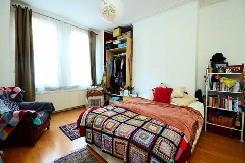 3 bedroom flat for sale, Rushcroft Road, Brixton, London, SW2