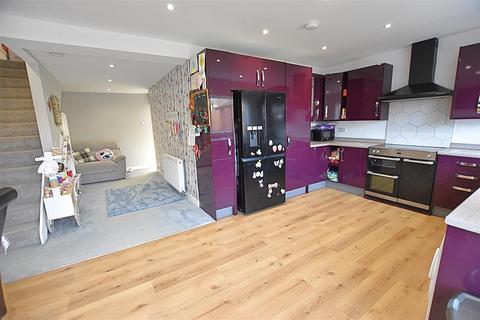 5 bedroom semi-detached bungalow for sale, Boundary Road, Grimsby DN33