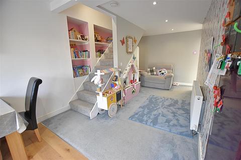 5 bedroom semi-detached bungalow for sale, Boundary Road, Grimsby DN33