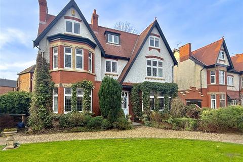 Park Avenue, Southport PR9
