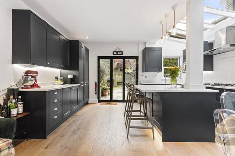4 bedroom terraced house for sale, Rudloe Road, London, SW12
