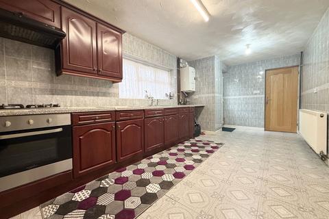 2 bedroom end of terrace house for sale, Cemetery Road, Stourbridge DY9