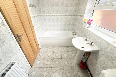2 bedroom end of terrace house for sale, Cemetery Road, Stourbridge DY9