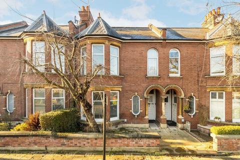 2 bedroom flat to rent, Telferscot Road, London SW12