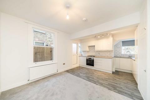 2 bedroom flat to rent, Telferscot Road, London SW12
