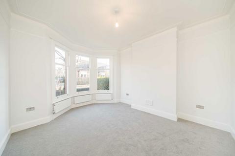 2 bedroom flat to rent, Telferscot Road, London SW12