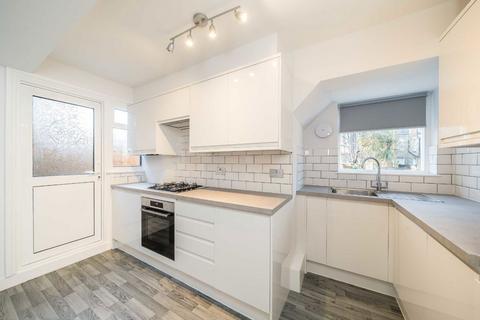 2 bedroom flat to rent, Telferscot Road, London SW12