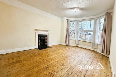 2 bedroom flat to rent, Priory Road, High Wycombe, HP13