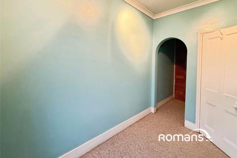 2 bedroom flat to rent, Priory Road, High Wycombe, HP13