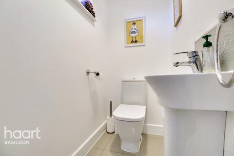 5 bedroom detached house for sale, Abingdon Close, Basildon