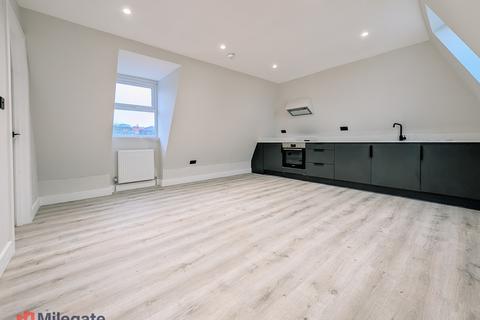 3 bedroom flat to rent, Victoria Road, Sevenoaks TN13