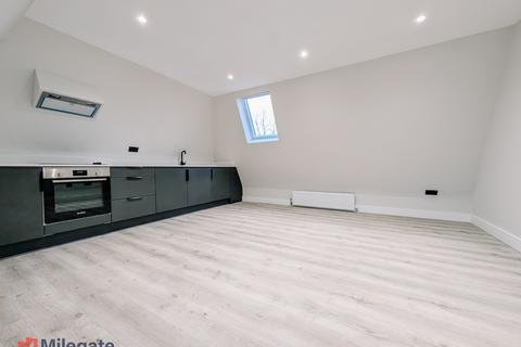 3 bedroom flat to rent, Victoria Road, Sevenoaks TN13