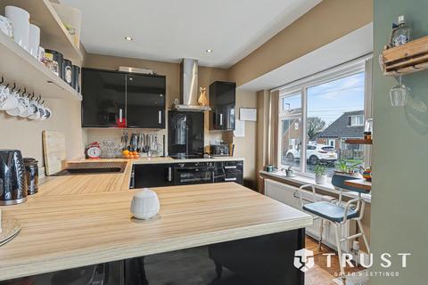 3 bedroom semi-detached house for sale, Kenilworth Gardens, Gildersome, LS27