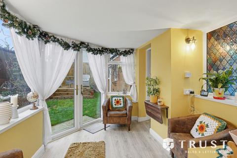 3 bedroom semi-detached house for sale, Kenilworth Gardens, Gildersome, LS27