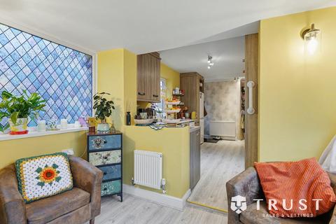 3 bedroom semi-detached house for sale, Kenilworth Gardens, Gildersome, LS27