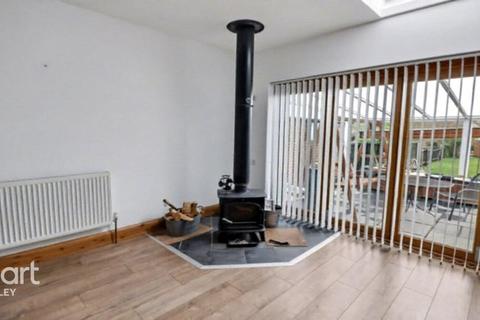 5 bedroom bungalow for sale, Mixes Hill Road, Luton