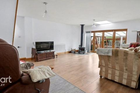 undefined, Mixes Hill Road, Luton