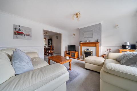 3 bedroom semi-detached house for sale, Mendip Crescent, Bedford