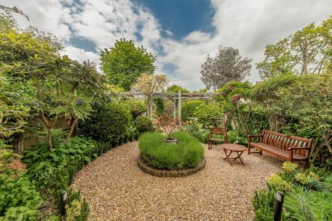 4 bedroom house to rent, Alexandra Park Road, London N10