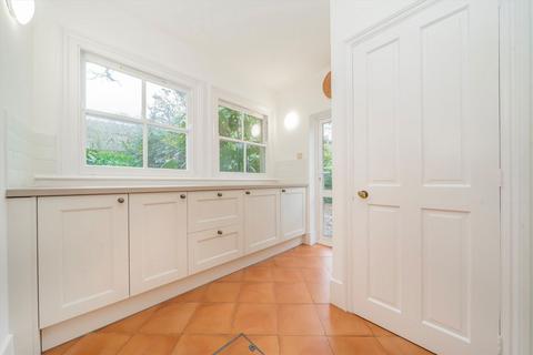 4 bedroom house to rent, Alexandra Park Road, London N10