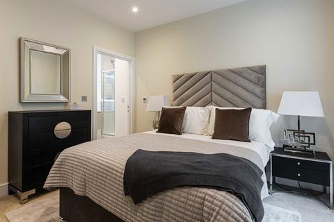 3 bedroom flat for sale, Oak Hill Road, Surbiton KT6
