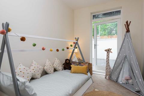 3 bedroom flat for sale, Oak Hill Road, Surbiton KT6