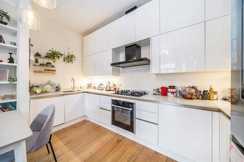 3 bedroom flat to rent, Exeter Road, LONDON NW2