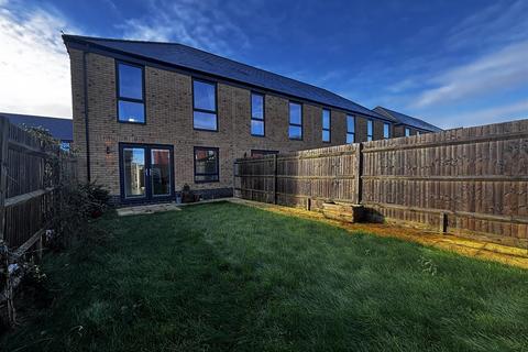 2 bedroom end of terrace house for sale, Ocean Road, Lee-On-The-Solent PO13