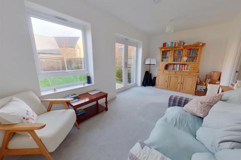 2 bedroom end of terrace house for sale, Ocean Road, Lee-On-The-Solent PO13