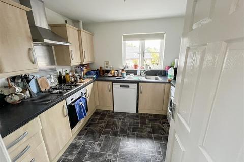 2 bedroom flat to rent, Hill Road, Salisbury SP1