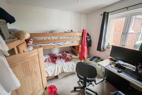 2 bedroom flat to rent, Hill Road, Salisbury SP1