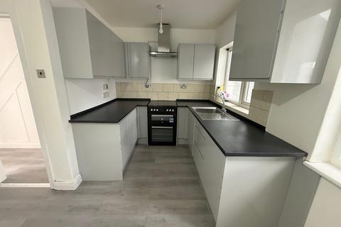 3 bedroom terraced house to rent, Throne Crescent, Rowley Regis