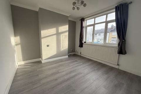 3 bedroom terraced house to rent, Throne Crescent, Rowley Regis
