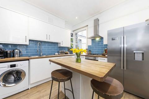 2 bedroom flat to rent, Amesbury Avenue, London SW2