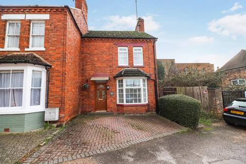 2 bedroom end of terrace house for sale, East Grove, Rushden NN10