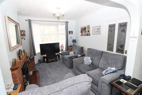 2 bedroom end of terrace house for sale, East Grove, Rushden NN10