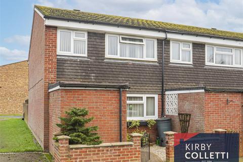 4 bedroom end of terrace house for sale, Rowan Drive, Turnford
