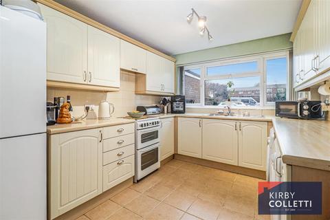 4 bedroom end of terrace house for sale, Rowan Drive, Turnford