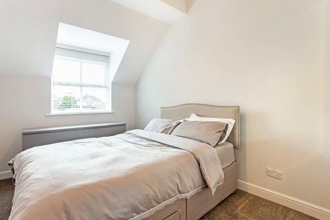 3 bedroom terraced house to rent, Lyster Mews, Cobham, Surrey, KT11