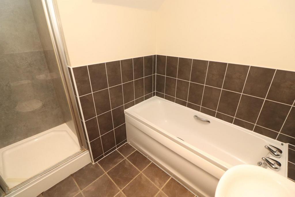En- Suite Bathroom/WC with Separate Shower