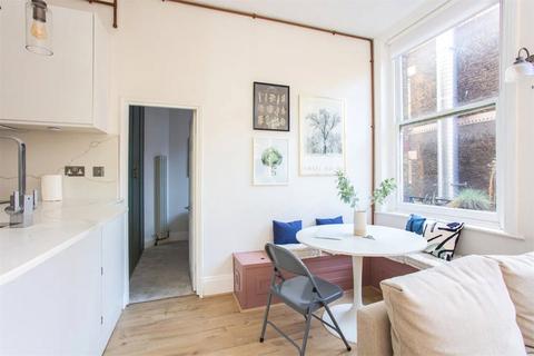 2 bedroom apartment to rent, Vine Hill, London, EC1R