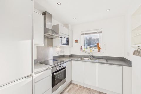 2 bedroom flat for sale, Worsdell Drive, Gateshead, NE8