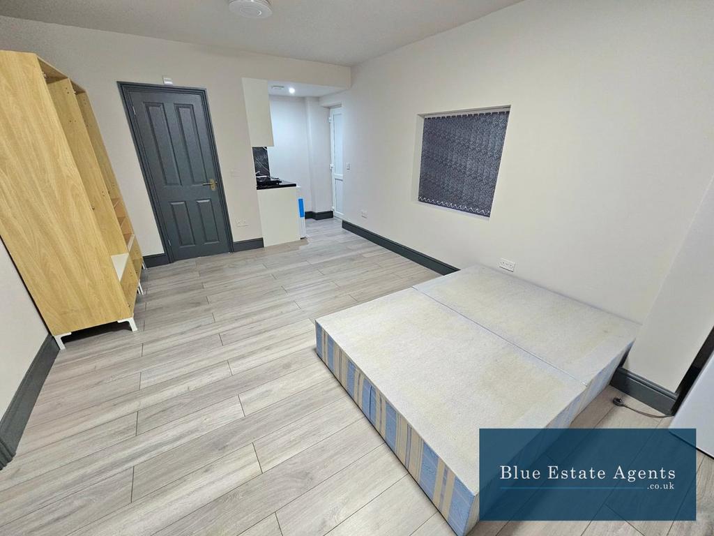 Studio Flat