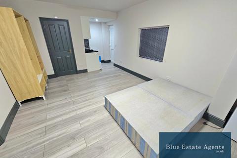 undefined, Great West Road, Isleworth, TW7