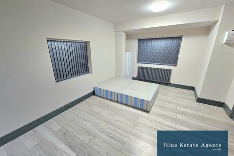 undefined, Great West Road, Isleworth, TW7